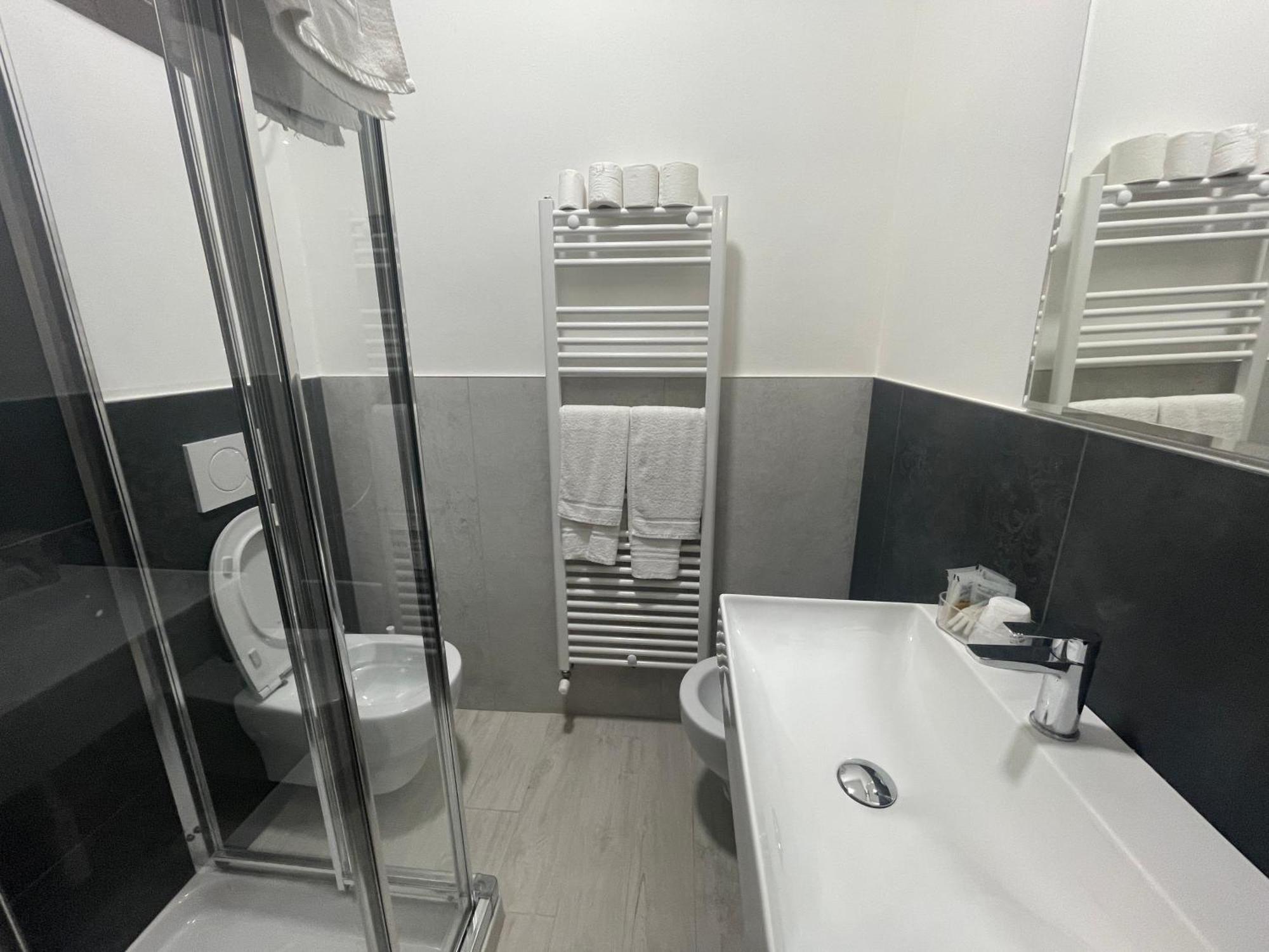 Hotel Central Giacomini Salo Luaran gambar